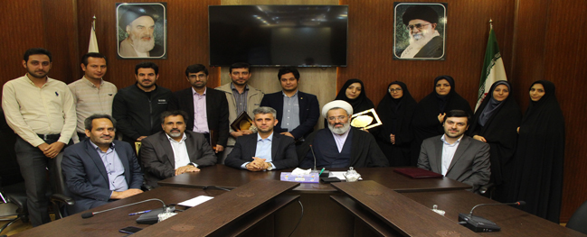 با حضور هیات رئیسه دانشگاه صنعتی قم ازکارکنان آموزش تقدیر شد