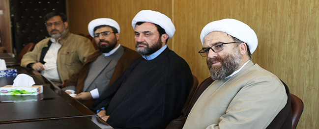 Holding a meeting of the faculty members of the University Religious Studies Group at Qom Industrial University with the presence of the University President.