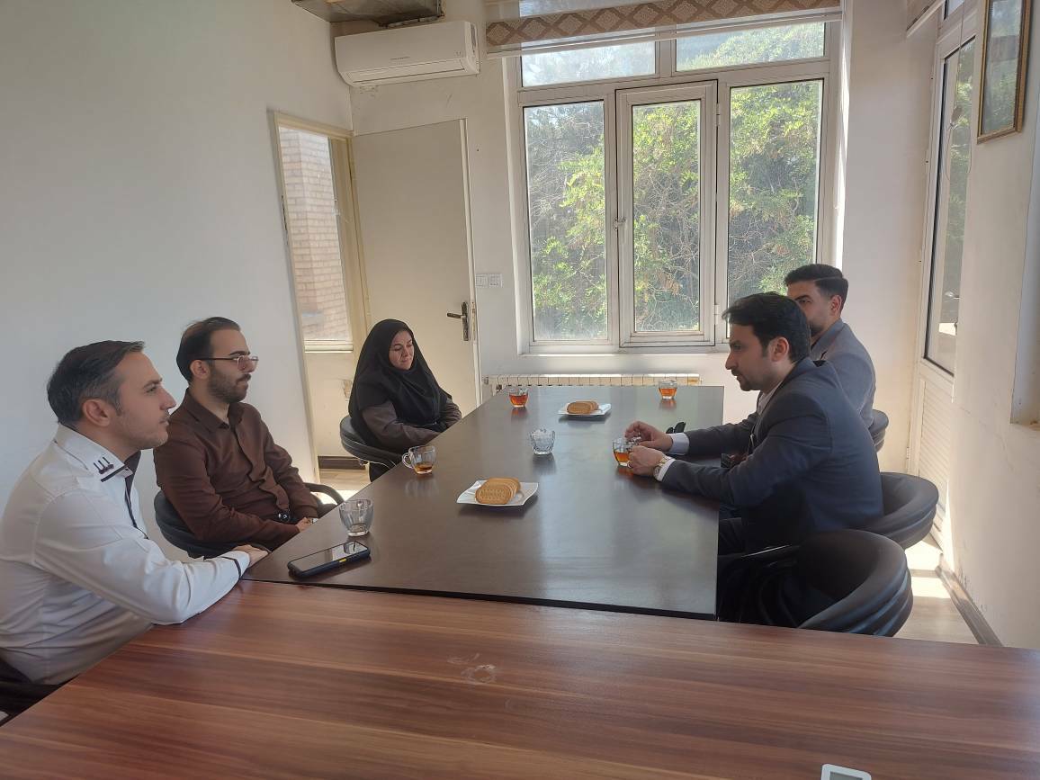 جلسه دفتر ارتباط با صنعت با مدیرعامل شرکت شمیم رایحه یاس نوین