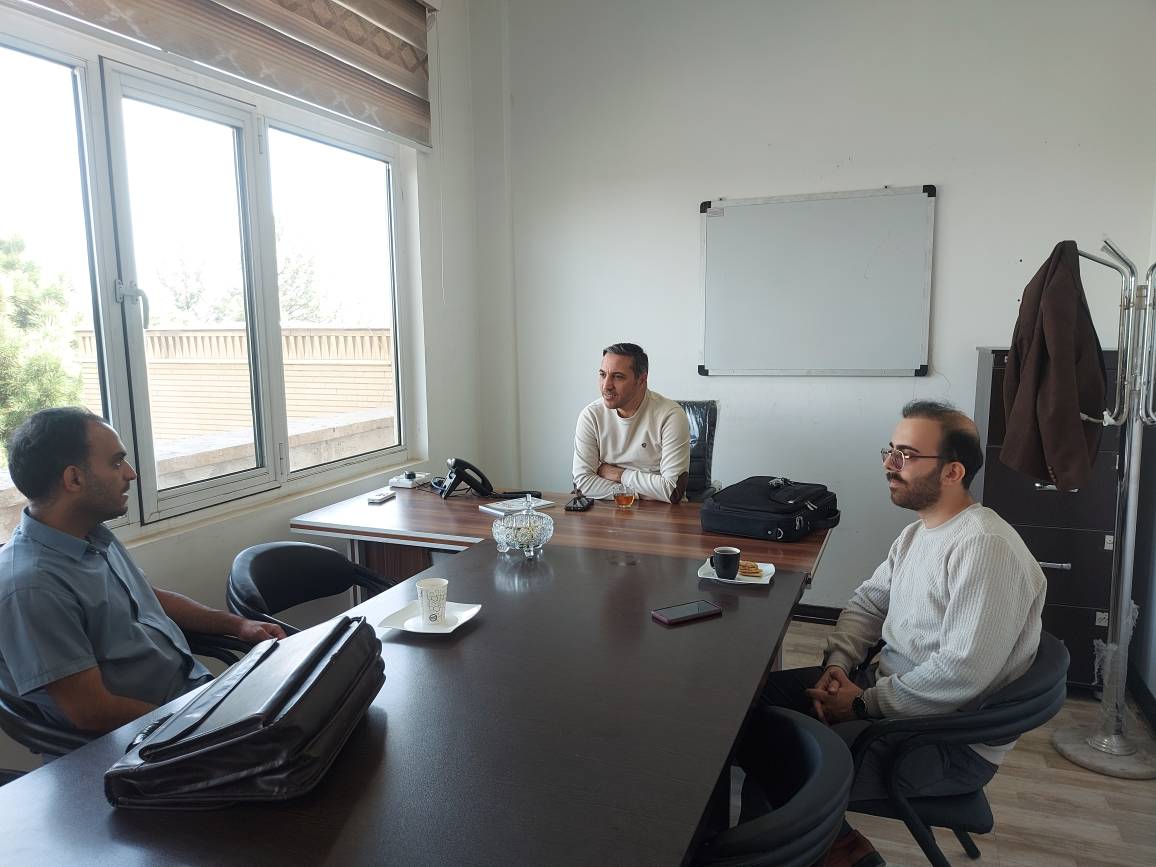 جلسه مدیریت دفتر ارتباط با صنعت با شرکت دانش‌بنیان آسیا پلیمر