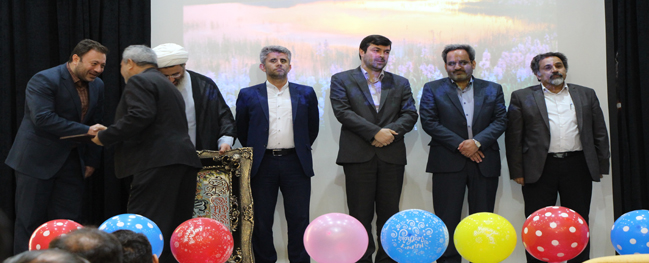 همزمان با هفته معلم و خوابگاه ها از اساتید برجسته و دانشجویان فعال تقدیر شد