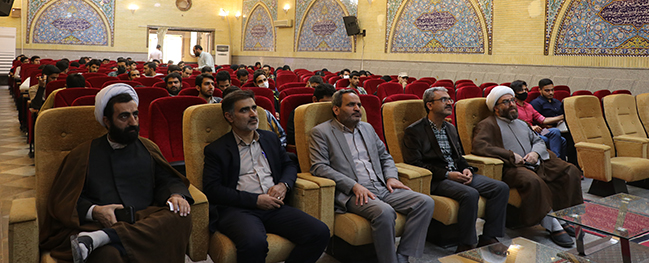کرسي حرية الرأي تحت عنوان حق الاعتراض في جامعة قم الصناعية تم تنظيمه