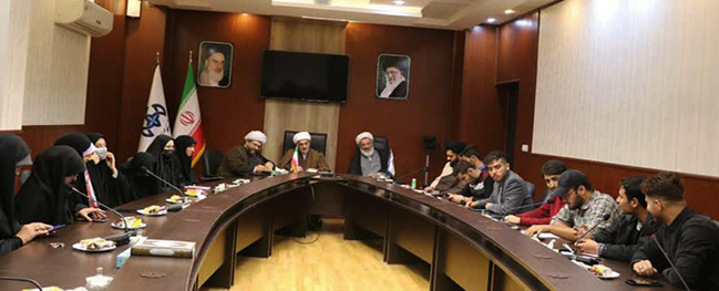 The Free Thinking Forum was held at Qom Industrial University with the participation of cultural activists.