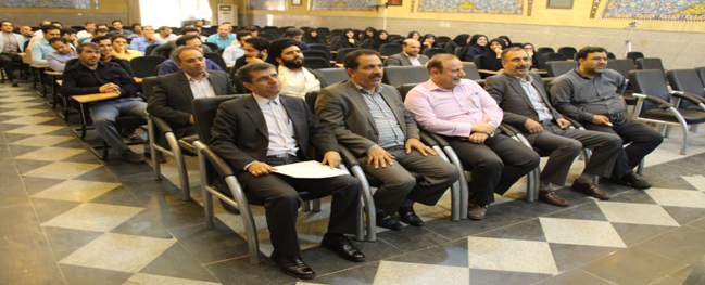 اجتماع ودي لرئيس جامعة قُم مع موظفي الجامعة