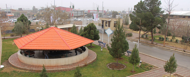 رئیس دانشگاه صنعتی قم : ایجاد فضای سبزمناسب در دانشگاه  باعث شادابی دانشجویان می شود