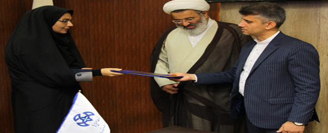 تم تكريم رابط كارگروه نهاد ترويجى نانو فى جامعة قم الصناعية