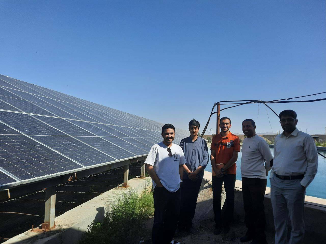 بازدید نیروگاه خورشیدی صد کیلوواتی روستای لنگرود